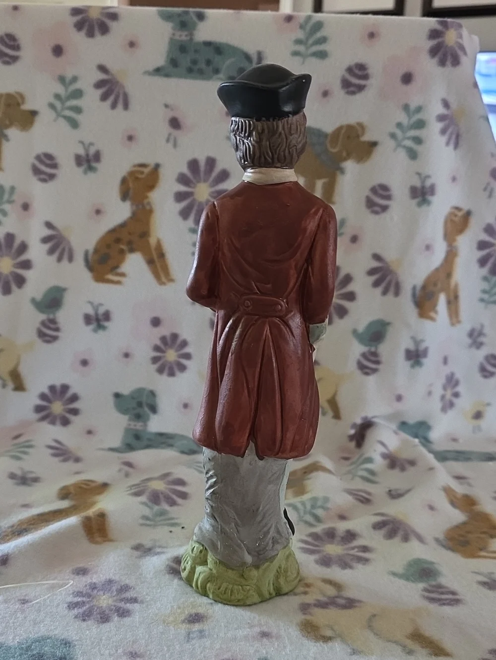 Porcelain figurine of an 18th-century colonial gentleman or squire